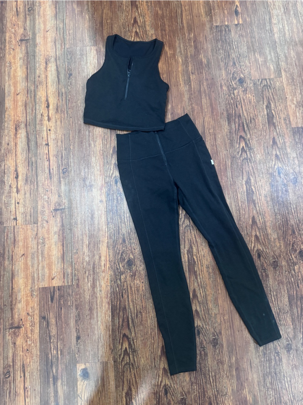 Vuori set with zipper detail